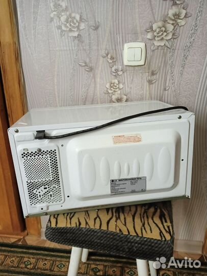 Рабочая микроволновка LG MS1744W