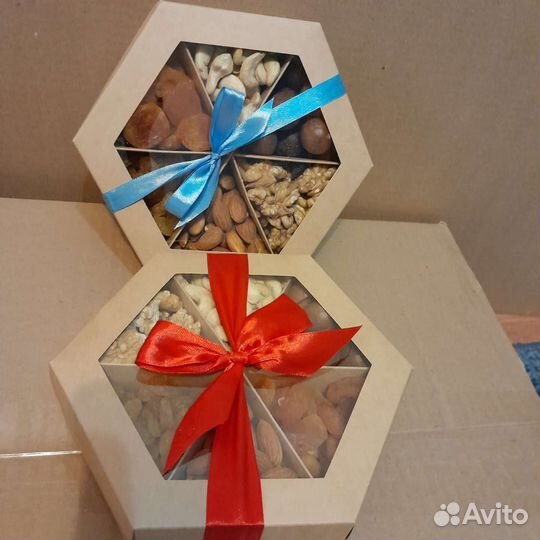 Подарочный набор орехов и сухофруктов