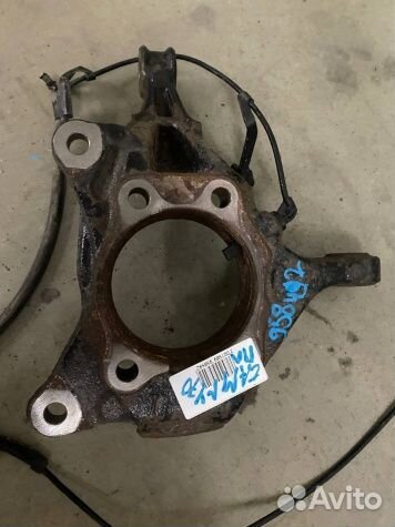 Кулак передний левый Toyota Camry 70