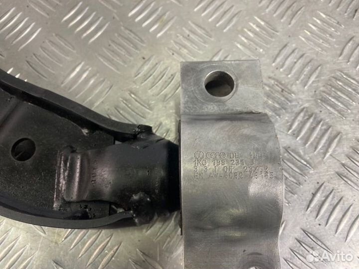 Рычаг подвески нижний передний левый Volkswagen