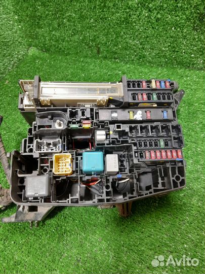 Блок предохранителей тойота аурис е150