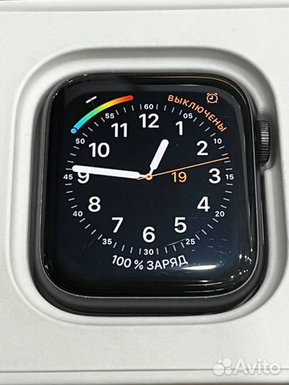 Apple Watch SE Space Gray 44 mm + 4 ремешка