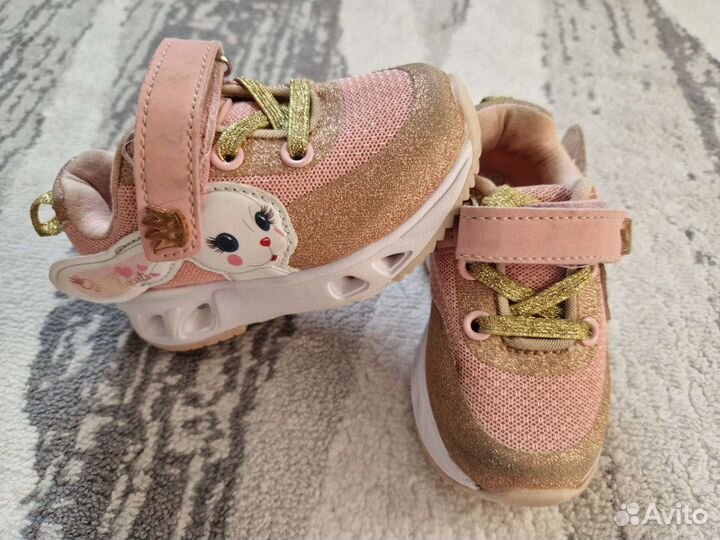 Кроссовки для девочки