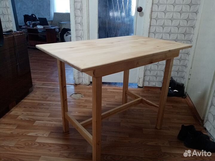 Кухонный стол