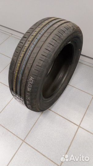 Royal Black Royal Mile 205/60 R16 96H