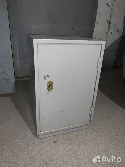 Сейф металический
