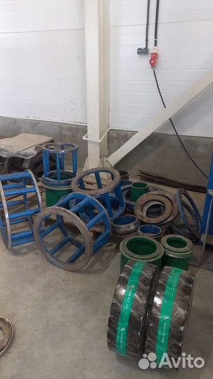 Напрессовка цельнолитых шин для погрузчков