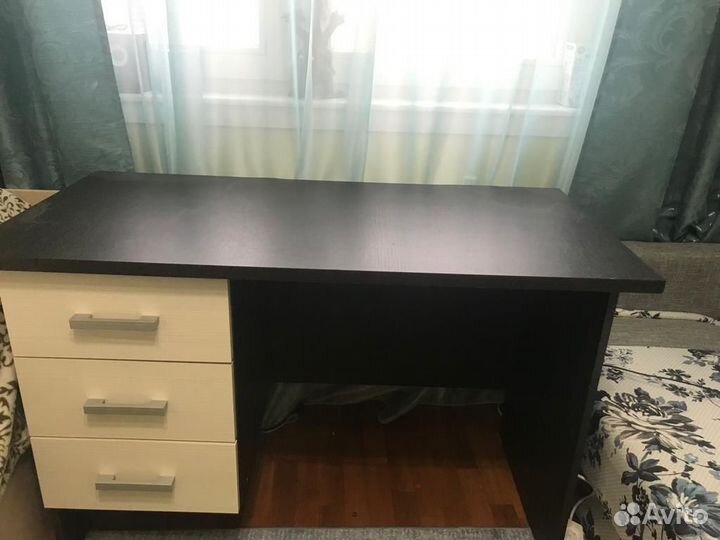 Письменный стол