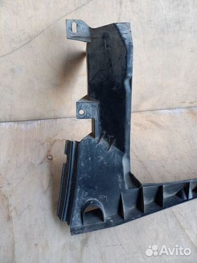 Дефлектор радиатора Renault Logan