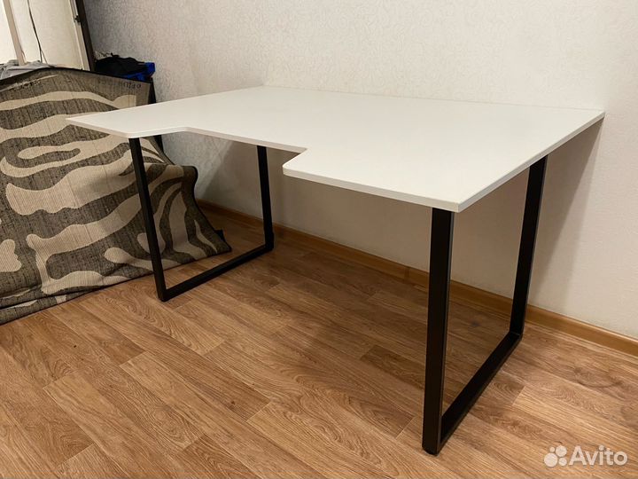 Компьютерный стол в стиле лофт