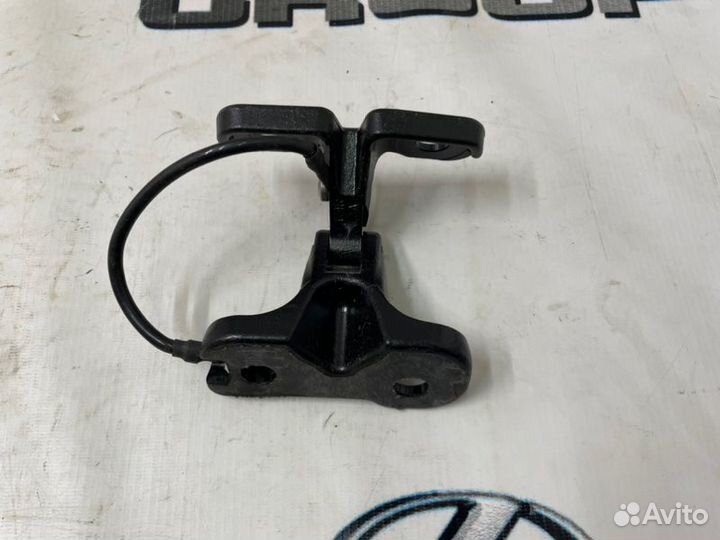 Петля багажника задняя левая Land Rover Range