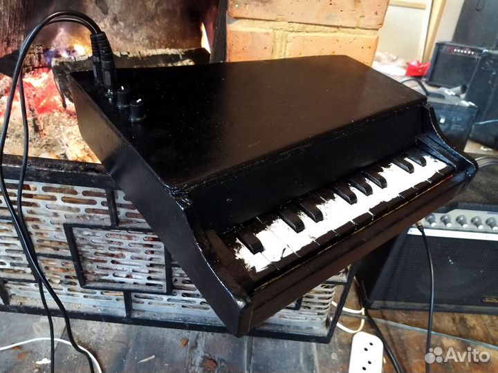 Электроакустическое нойз-пианино Колыбель