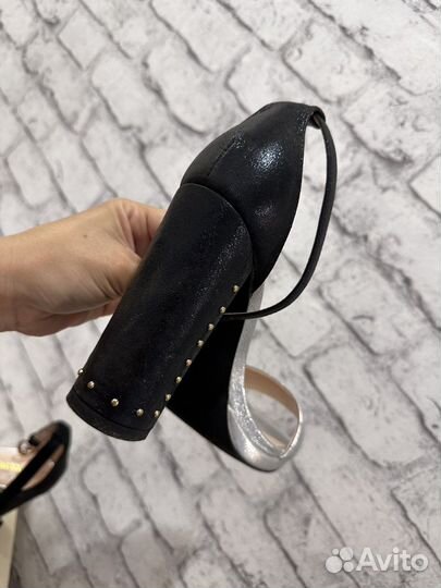 Босоножки kari