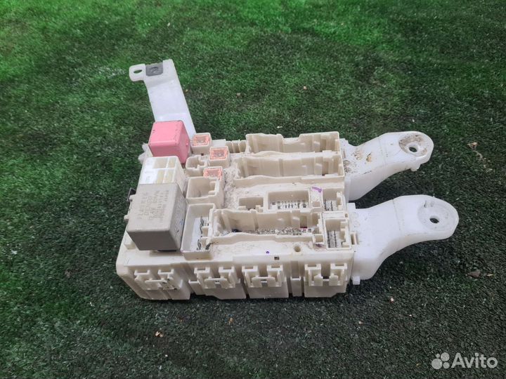Блок предохранителей салона toyota Auris (E15)