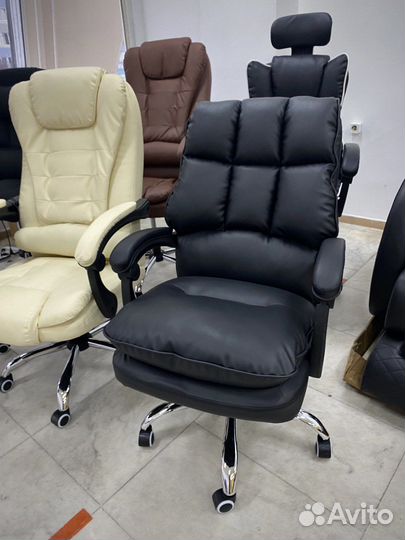 Офисное кресло/стул с подножкой