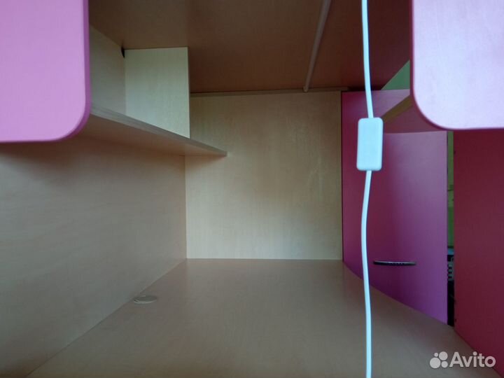 Детская кровать чердак со столом и шкафом