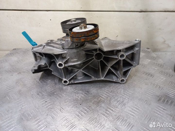 Кронштейн генератора Volkswagen Golf 4 1.4 16V MPI