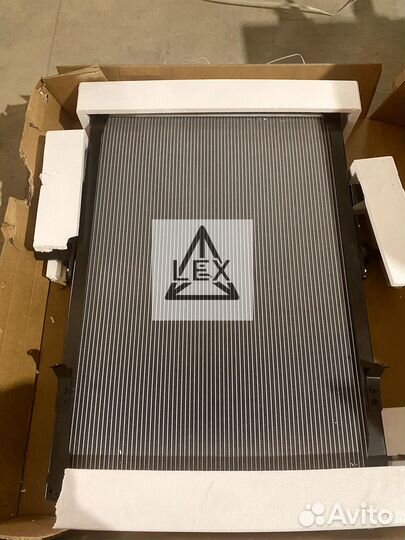 Радиатор грузовик Rvi Magnum E xTech с рамой 50018