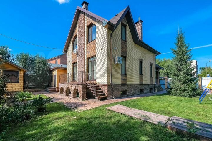 Коттедж 210,5 м² на участке 6 сот.