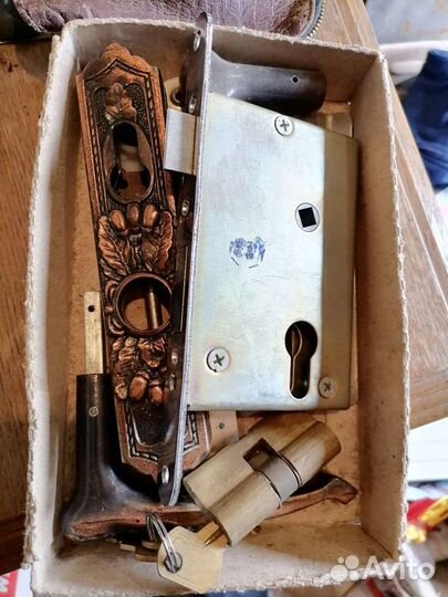 Замок гаражный накладной и просто замки