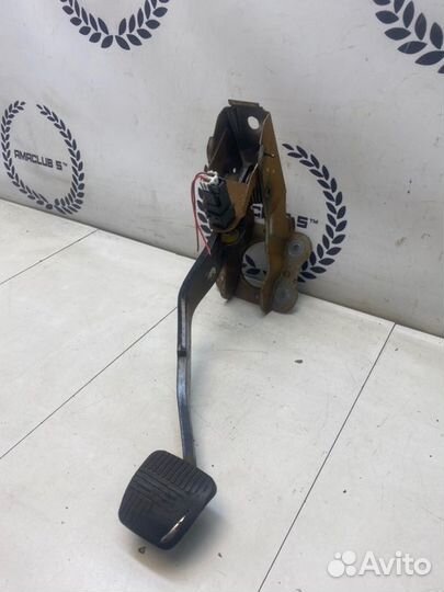 Педаль тормоза Nissan Primera P11 1.6 GA16 1999