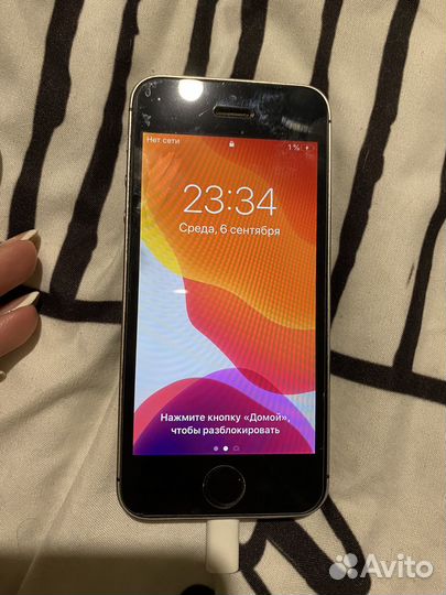 Телефон iPhone SE
