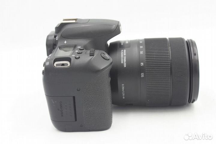 Canon EOS 77D Kit EF-S 18-135mm f/3.5-5.6 IS, б/у