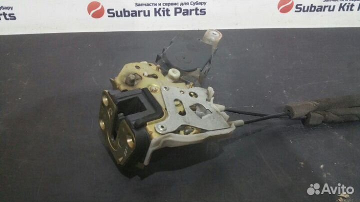 Замок двери задний правый Subaru Forester SG
