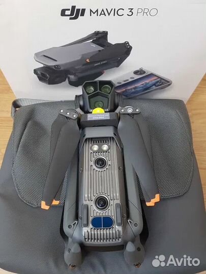 Квадрокоптер DJI Mavic 3 Pro Combo