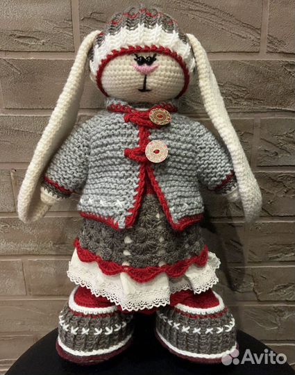 Вязаная кукла заяц Тильда