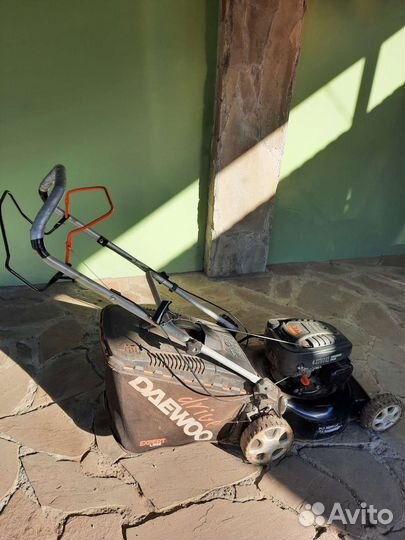 Газонокосилка бензиновая самоходная