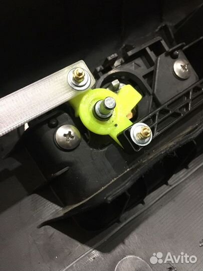 Комплект тяг бардачка Toyota Camry