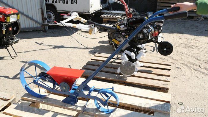 Сеялка ручная