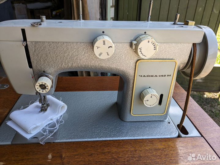 Швейная машинка чайка 142м