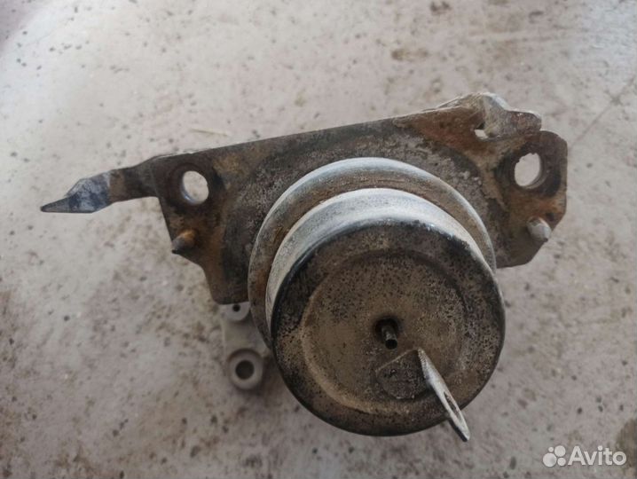 Подушка двигателя правая Toyota Land Cruiser 200 4