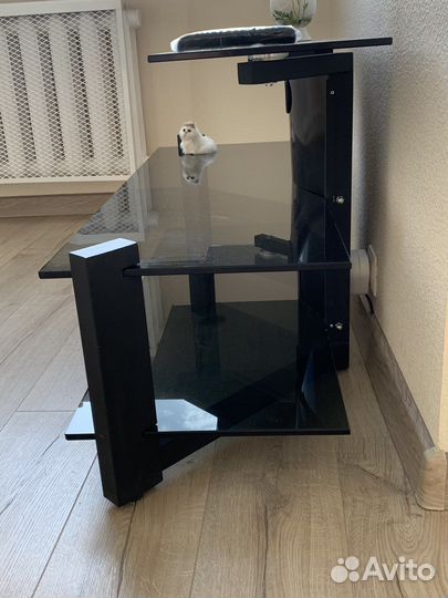 Стеклянная тумба под тв