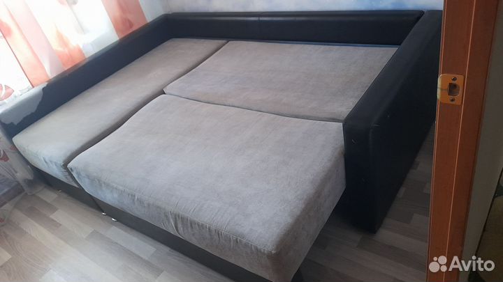 Диван угловой б/у