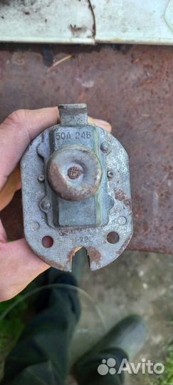 Кнопка выключения массы