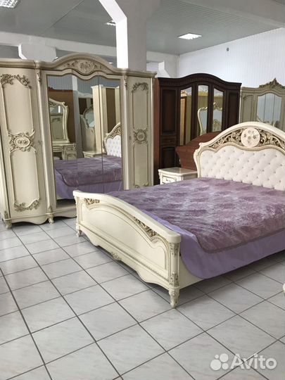 Спальный гарнитур