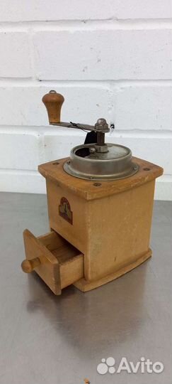 Кофемолка механическая, из Европы