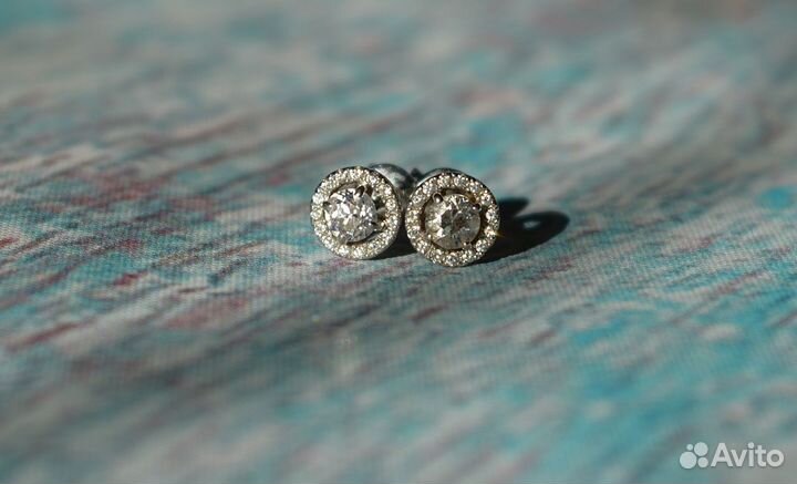 Пуссеты из белого золота с бриллиантами 0,64.Серт