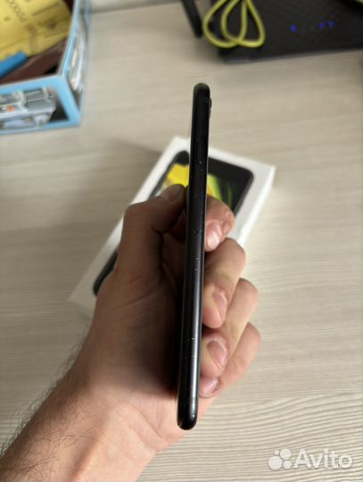 iPhone SE, 128 ГБ