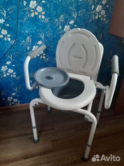 Стул туалет и ходунки для пожилого человека