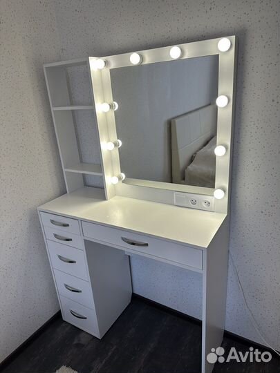 Туалетный столик