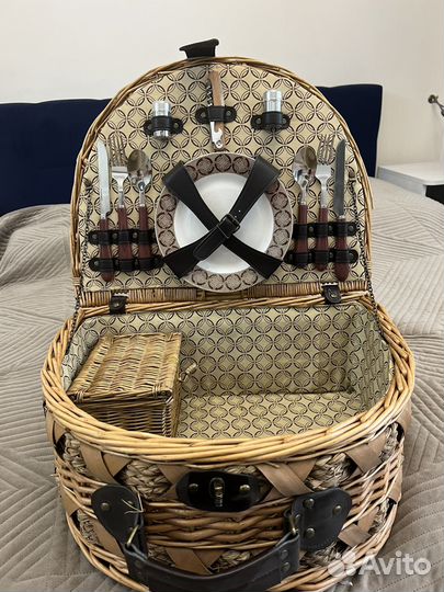 Корзина для пикника с посудой