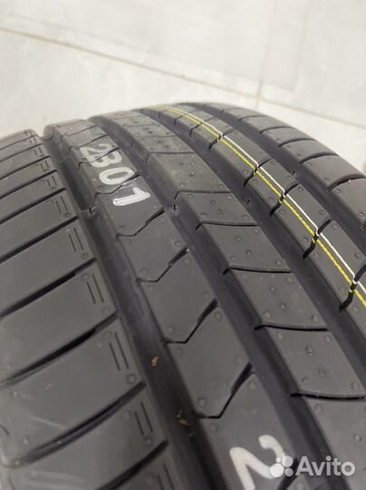 Kumho Ecsta HS51 235/45 R18 94V