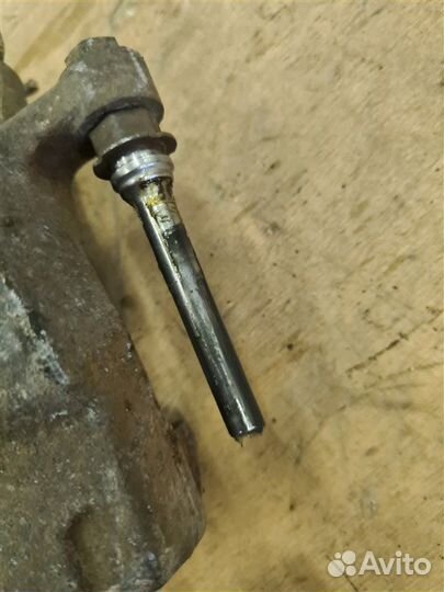 Суппорт тормозной задний Renault Fluence 2012