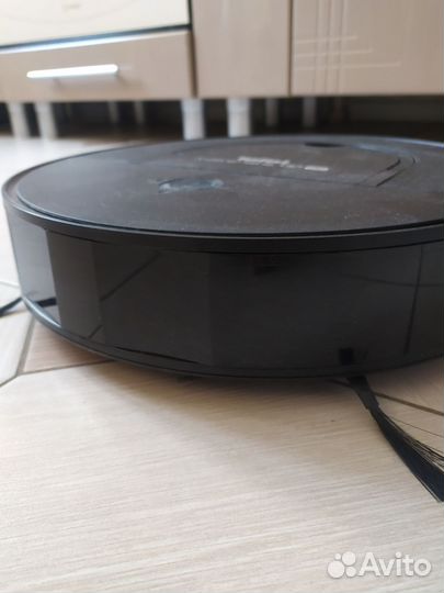 Робот пылесос с функцией влажной уборки