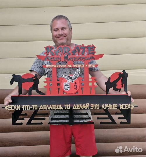 Медальница с полкой большая