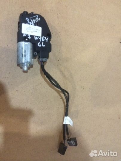 Моторчик люка Mercedes w164 ML/GL